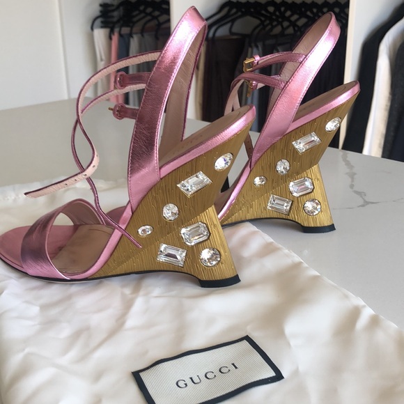 The cutest ever Gucci sandals - Picture 2 of 7